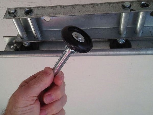 Replace Broken Rollers 1 Replacebrokerollers